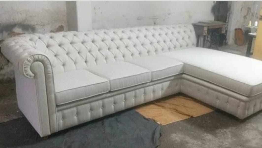sofa-chesterfild-com-chaise.jfif