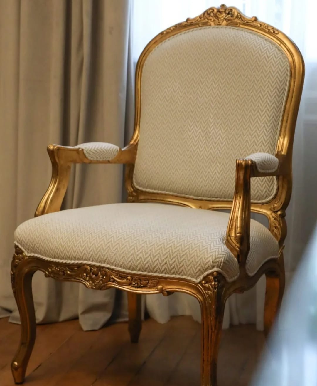 poltrona-luis-xv-ouro.jfif